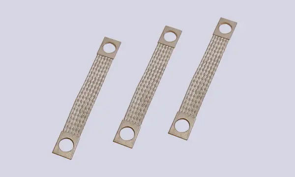 Le redressage des connexions souples en ruban tressé en cuivre est la prémisse de l'utilisation de la barre de cuivre