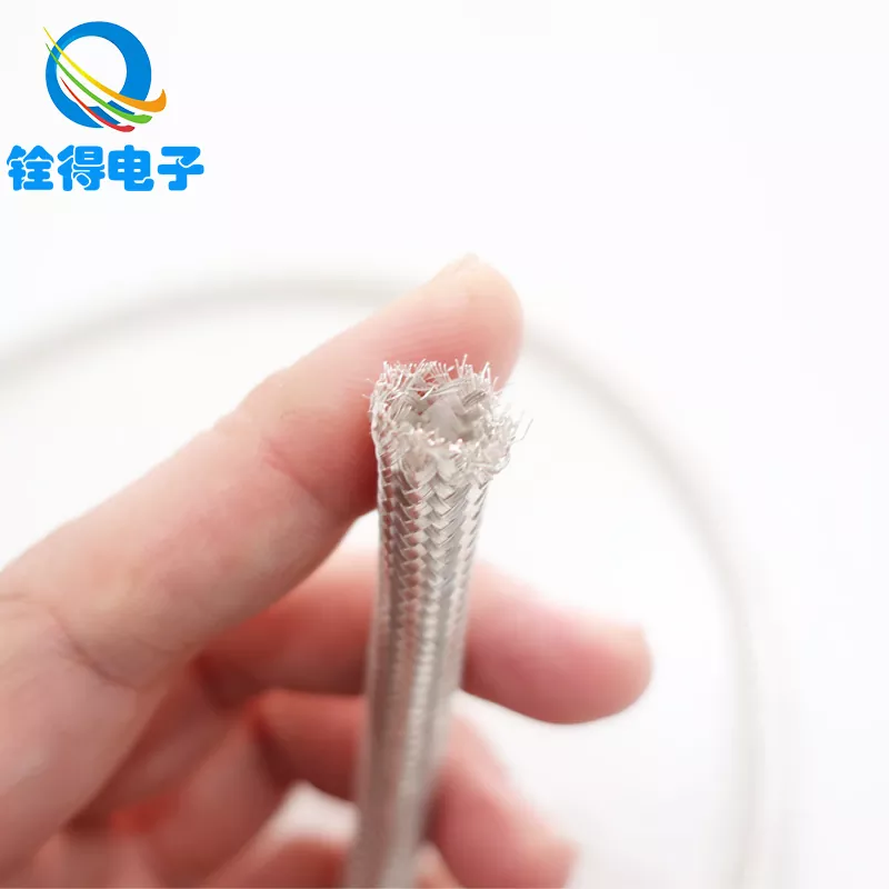 Quels sont les avantages de l'utilisation de tubes à mailles tressées en cuivre pur plaqué argent